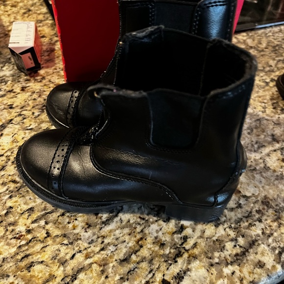 Black and brown pair of paddock riding boots for little riders. Great condition - Picture 5 of 8